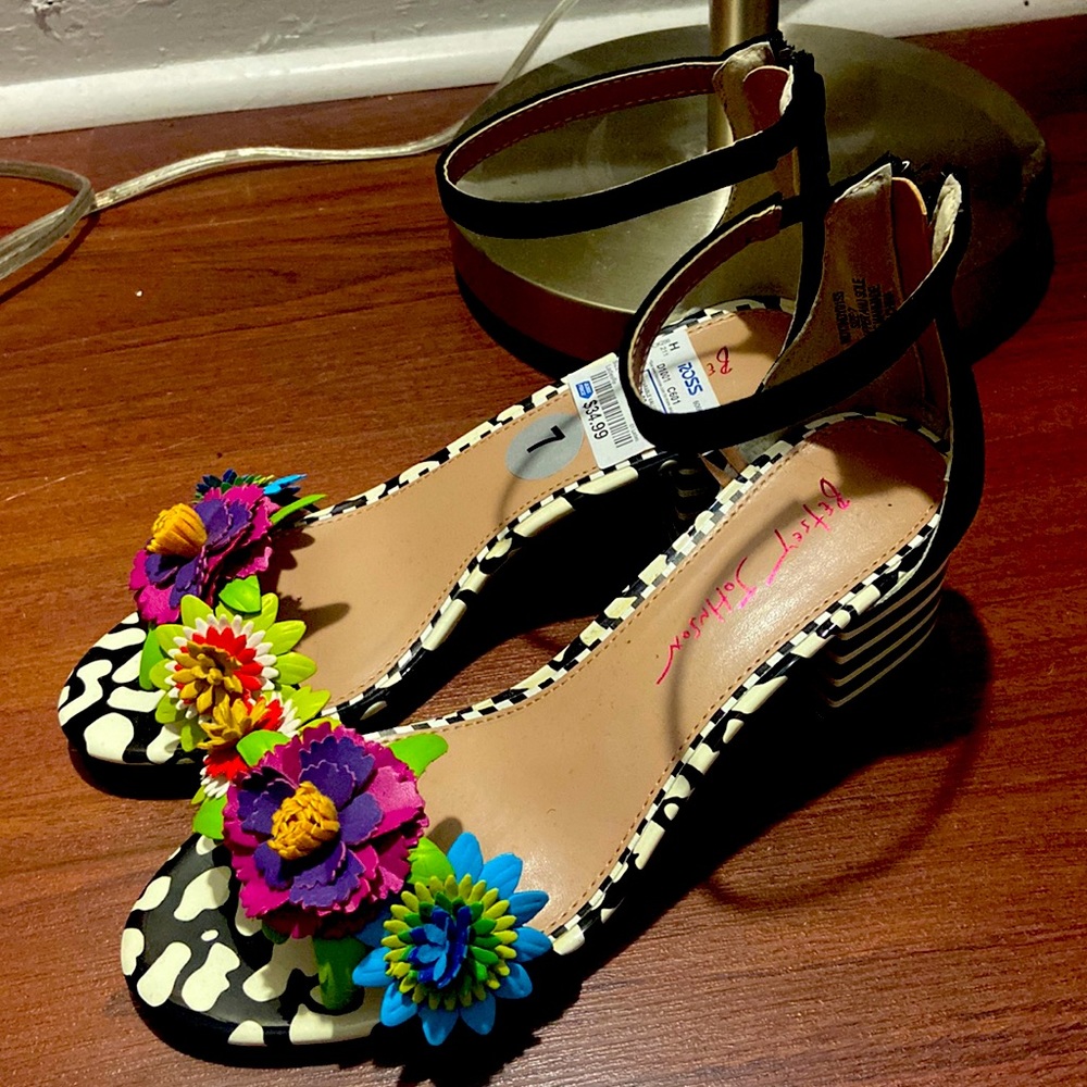 Betsey Johnson Black and White Print w/ Floral Detail